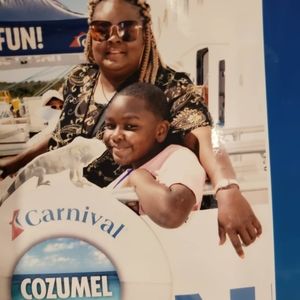 Meet your Posher, Aisha